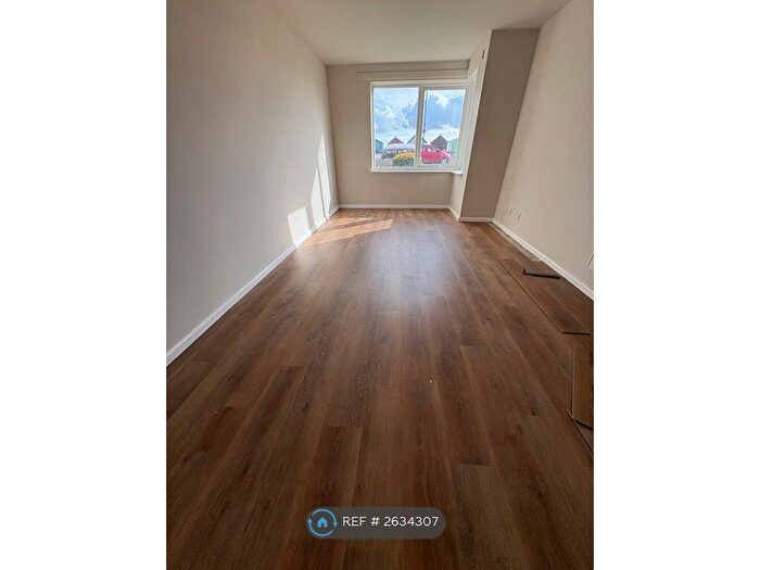2 Bedroom Flat To Rent In Landguard Court, Felixstowe, IP11