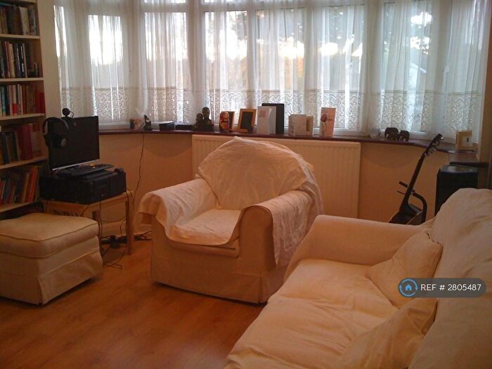 3 Bedroom Semi Detached House To Rent In Hampden Way, London, N14