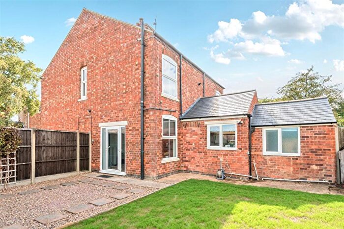 2 Bedroom Cottage For Sale In Lawford Lane, Rugby, CV22