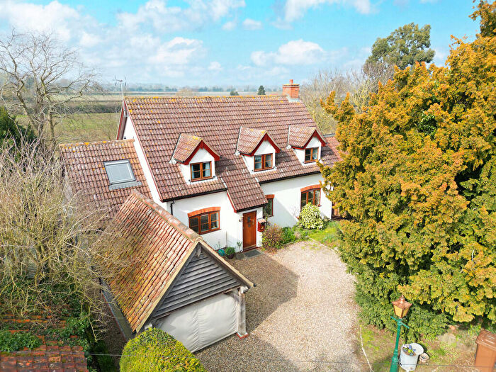 4 Bedroom Detached House For Sale In Mill Lane, Chelmondiston, Ipswich, IP9