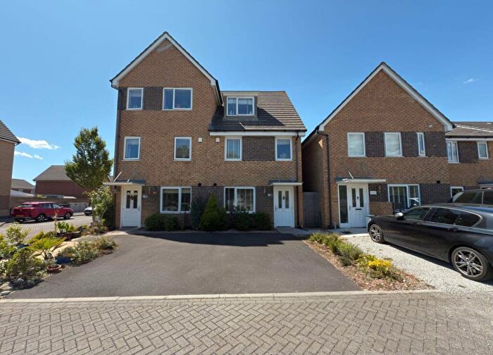 3 Bedroom House To Rent In Lizard Close, Gosport, PO13