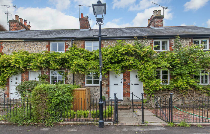 2 Bedroom Cottage To Rent In Back Street, Winchester, SO23