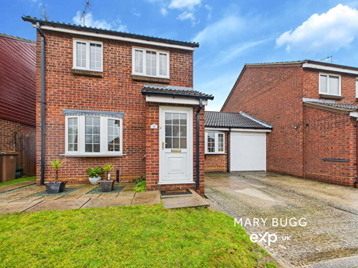 3 Bedroom Link Detached House For Sale In Bouchers Mead, Chelmsford, CM1