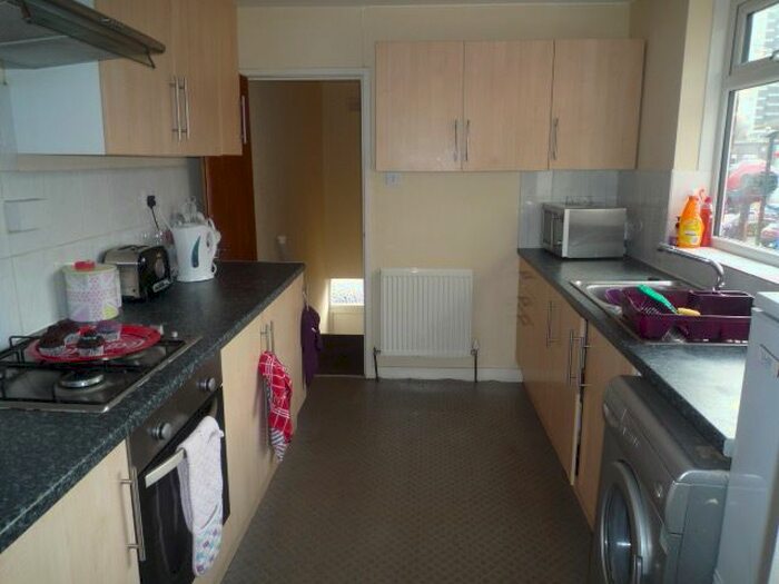5 Bedroom Flat To Rent In Helmsley Road, Sandyford, NE2