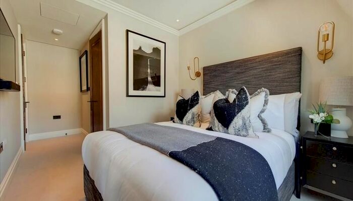 3 Bedroom Flat To Rent In Prince Of Wales Terrace, Kensington, London, W8