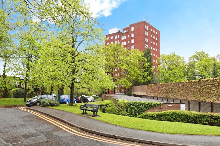 2 Bedroom Flat For Sale In Wake Green Park, Birmingham, B13