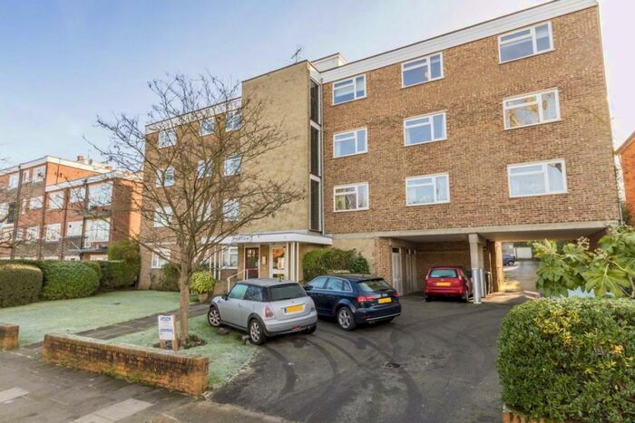 2 Bedroom Flat To Rent In Lovelace Road, Surbiton, KT6