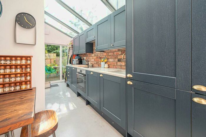 2 Bedroom Flat To Rent In Charteris Road, Queen's Park, London, NW6