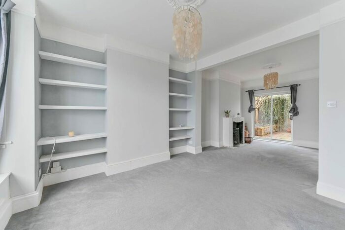 3 Bedroom Semi-Detached House To Rent In Robson Road, West Dulwich, London, SE27