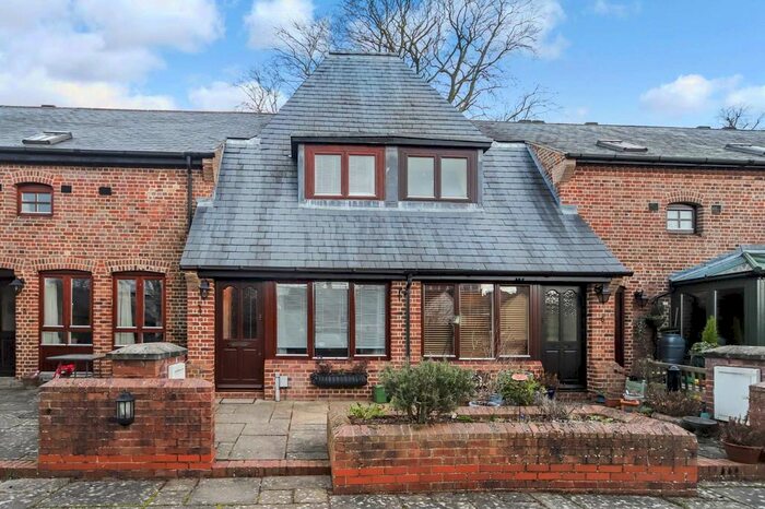 2 Bedroom Mews To Rent In Rodwell Yard, Tring, HP23