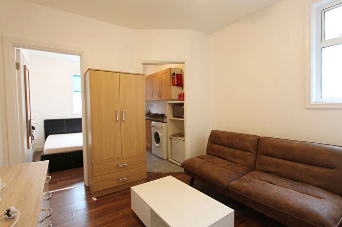 1 Bedroom Studio To Rent In London Road, Isleworth, TW7