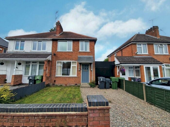 3 Bedroom Semi-Detached House To Rent In Beverley Road, Rubery, B45