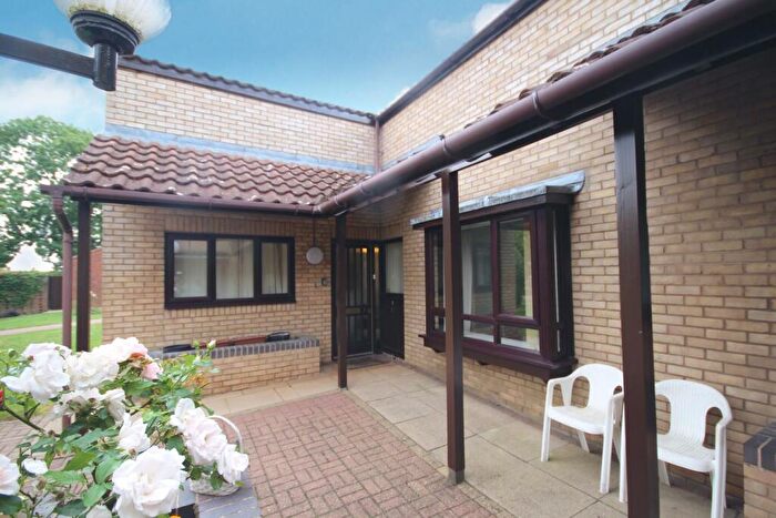 2 Bedroom Bungalow For Sale In Norton Road, Letchworth Garden City, SG6