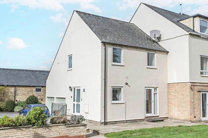 3 Bedroom End Of Terrace House For Sale In Finsbury Place, Chipping Norton, OX7