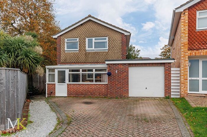 3 Bedroom Detached House For Sale In Malvern Close, Bournemouth, BH9