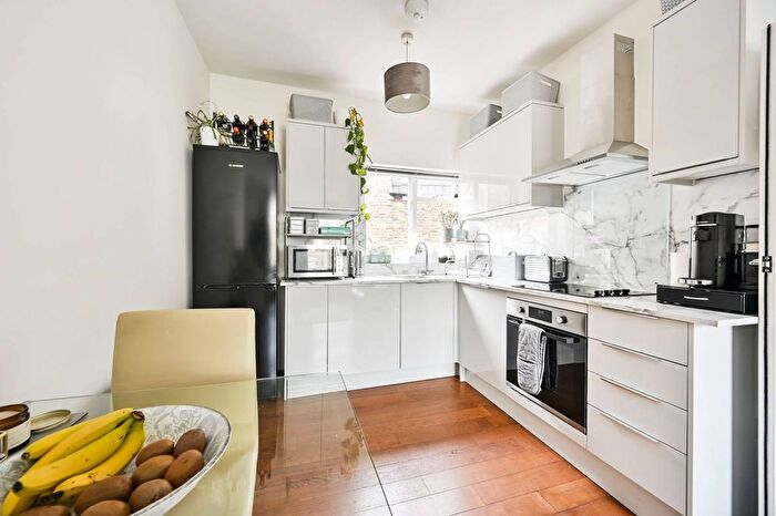 2 Bedroom Flat To Rent In Finborough Road, Chelsea, London, SW10