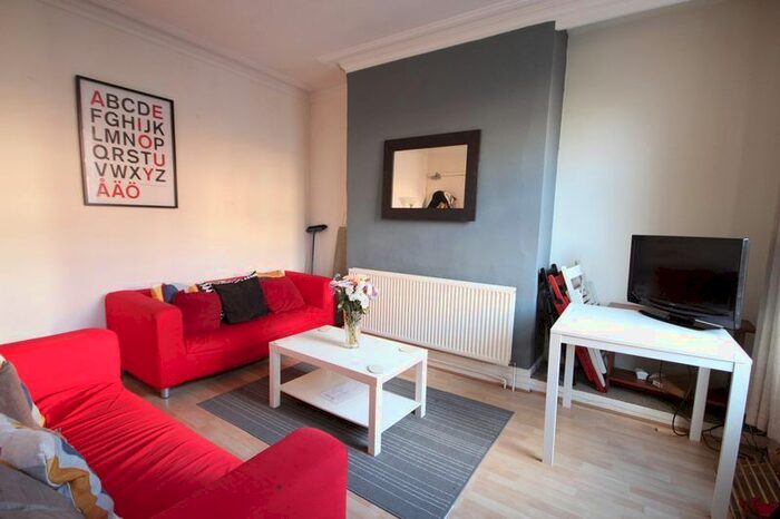 3 Bedroom Terraced House To Rent In Beechwood Avenue, Burley, Leeds, West Yorkshire, LS4