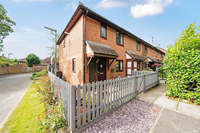 3 Bedroom End Of Terrace House For Sale In Medhurst Close, Chobham, Woking, GU24