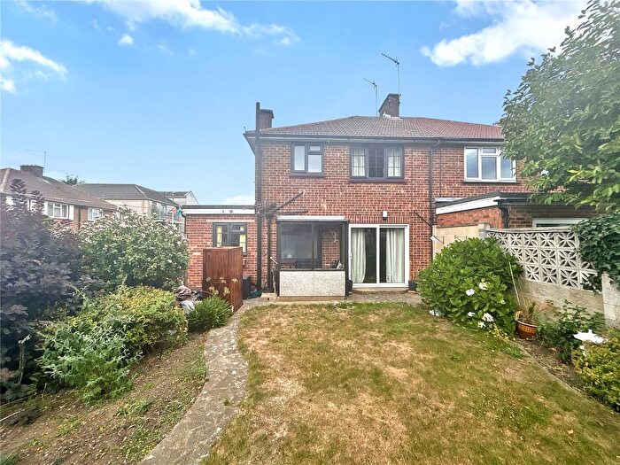 3 Bedroom Semi-Detached House For Sale In Ruxley Close, Sidcup, DA14