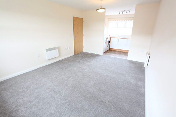 2 Bedroom Flat To Rent In Alma Road, Banbury, Oxon, OX16