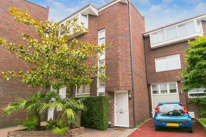 4 Bedroom Terraced House To Rent In Highgate Close, Highgate, N6