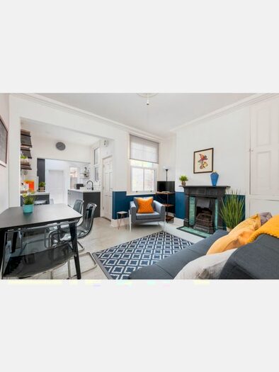 2 Bedroom Flat To Rent In River Street, York, YO23