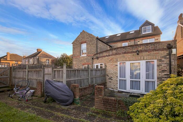 2 Bedroom Flat For Sale In Endlebury Road, London, E4