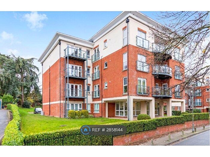 2 Bedroom Flat To Rent In Orchard Grove, Orpington, BR6