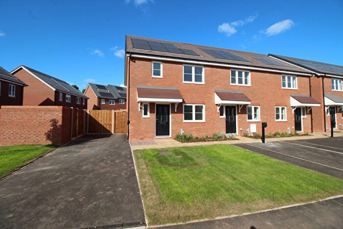 3 Bedroom End Of Terrace House For Sale In Sungold Close, Kenilworth, CV8