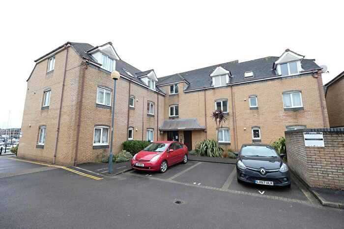 2 Bedroom Flat To Rent In Atlantic Close, Ocean Village, Southampton, Hampshire, SO14