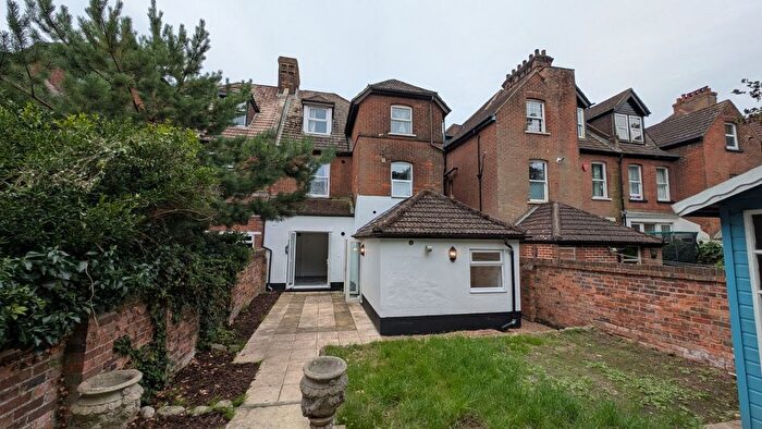 2 Bedroom Flat To Rent In Kingsnorth Gardens, Folkestone, Kent, CT20