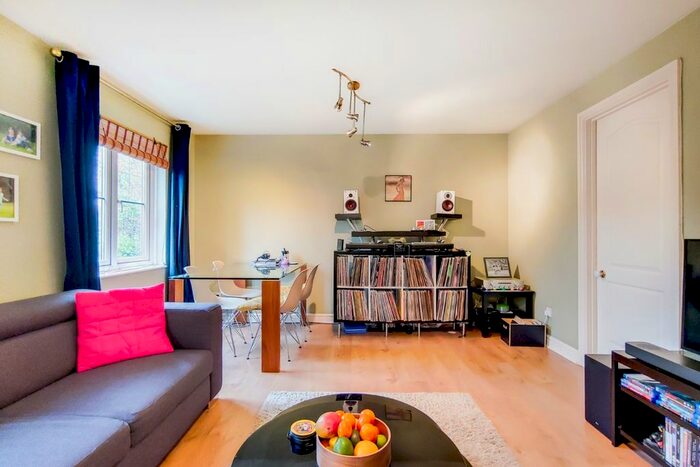 2 Bedroom Flat To Rent In Nell Gwynn Close, Shenley, Radlett, Hertfordshire, WD7