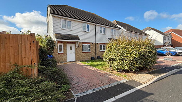 3 Bedroom Semi Detached House For Sale In Makin Drive, Sittingbourne, ME10