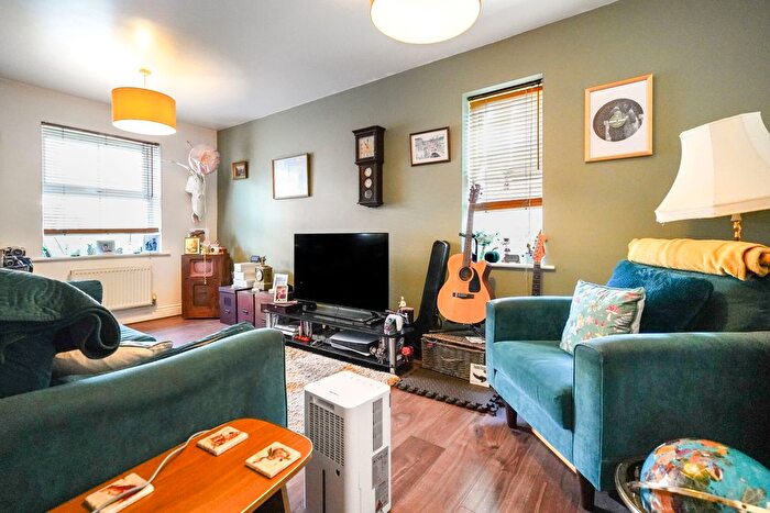 1 Bedroom Flat For Sale In Snitterfield Drive, Shirley, B90