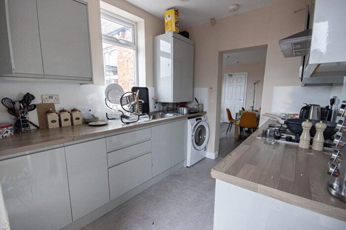 6 Bedroom Maisonette To Rent In Helmsley Road, Newcastle Upon Tyne, NE2
