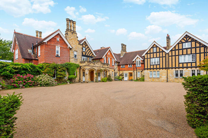2 Bedroom Flat For Sale In Horsham Road, Handcross, RH17