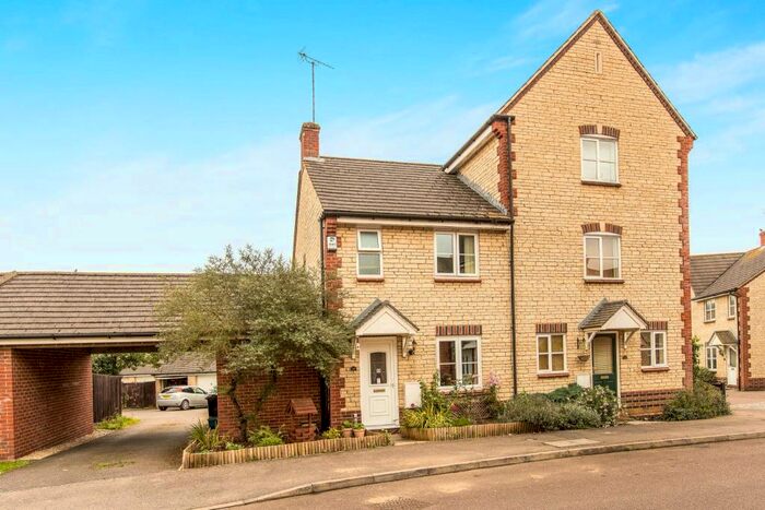 2 Bedroom Semi-Detached House To Rent In Siskin Road - Bicester, OX26