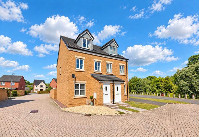 3 Bedroom Semi Detached House For Sale In Town Farm Road, Newent, GL18