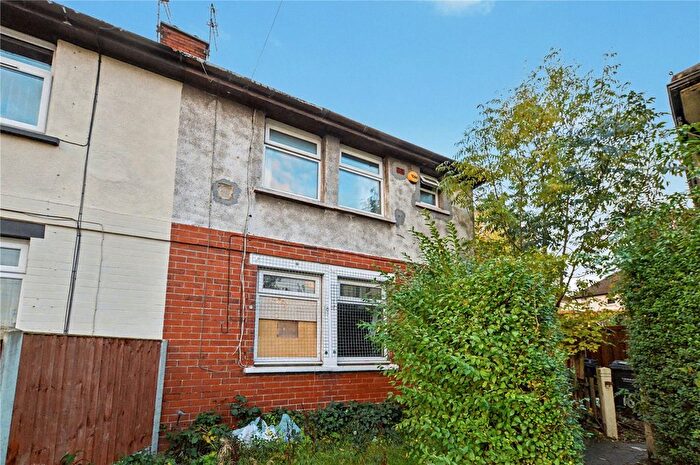 3 Bedroom Semi Detached House For Sale In Benbow Avenue, Bradford, West Yorkshire, BD10