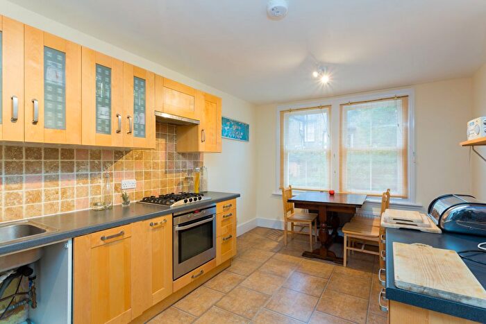 3 Bedroom Flat To Rent In Leander Road, London, SW2