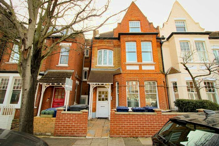 3 Bedroom Flat To Rent In Fairlawn Avenue, London, W4
