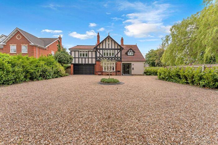 4 Bedroom Detached House For Sale In Humberston Avenue, Humberston, DN36