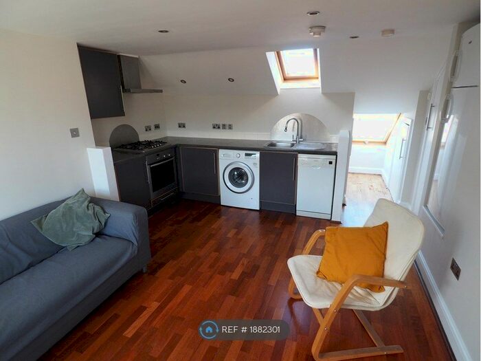 3 Bedroom Flat To Rent In Waldegrave Road, London, N8