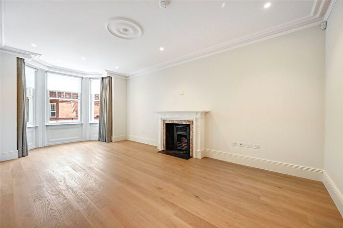 3 Bedroom Flat To Rent In Lower Sloane Street, London, SW1W