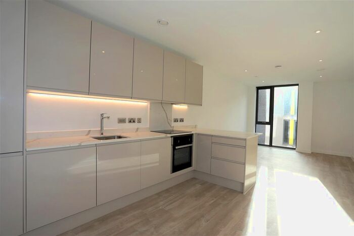 2 Bedroom Flat To Rent In Queen Street, Salford, M3