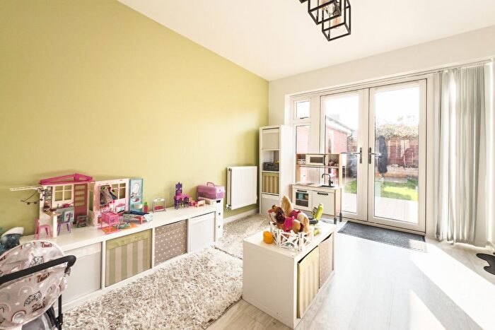 4 Bedroom Detached House For Sale In Stag Walk, Binfield, Berkshire, RG42