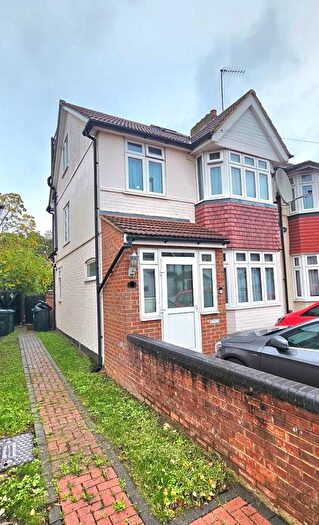 4 Bedroom Semi Detached House For Sale In Tavistock Avenue, Perivale, UB6