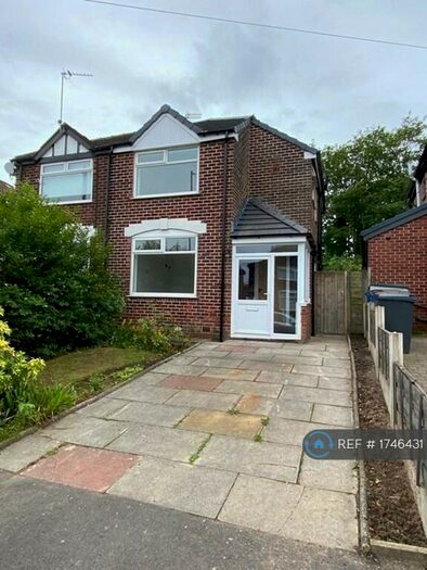 3 Bedroom Semi-Detached House To Rent In Meade Hill Road, Prestwich, Manchester, M25