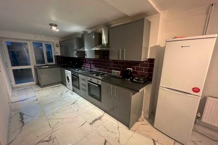 6 Bedroom Terraced House To Rent In Cranbrook Street Cardiff, CF24