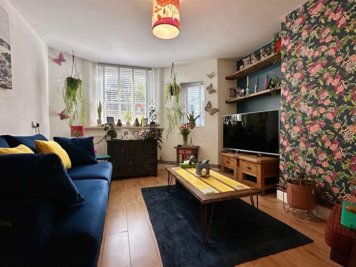 2 Bedroom Flat For Sale In Magdalen Road, St. Leonards-On-Sea, TN37